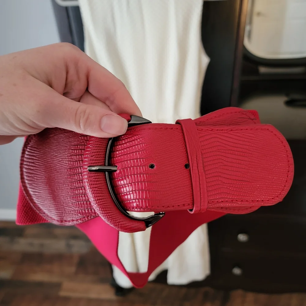 Women's Red Wide Elastic Belt - Picture 5 of 5